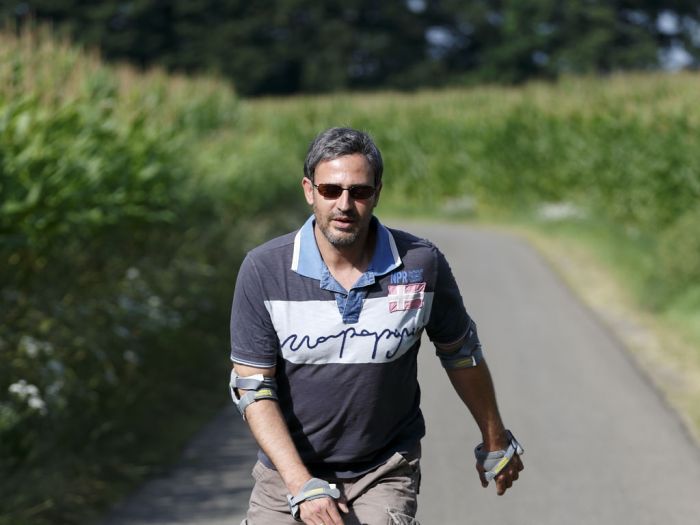 Mann mit Haarverpflanzung beim Sport